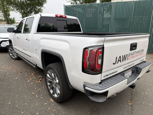 Used 2018 GMC Sierra 1500 Denali w/ Denali Ultimate Package AWD/4WD image 3
