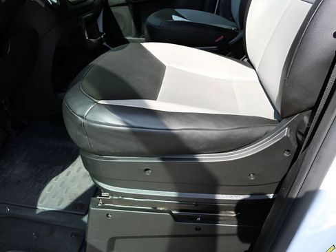 Used 2025 RAM ProMaster 2500 w/ Convenience Group FWD image 12