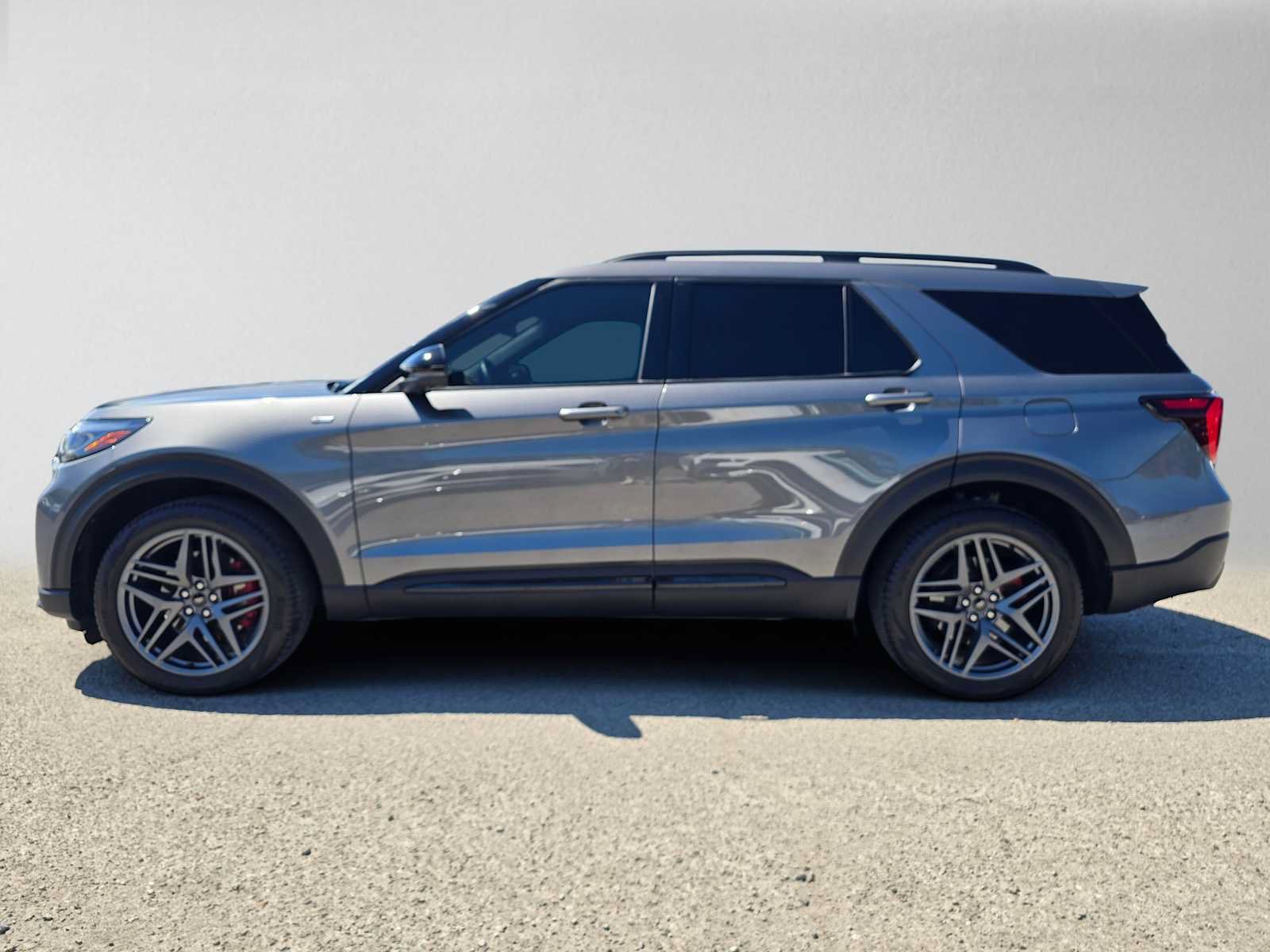 Used 2025 Ford Explorer ST-Line w/ Premium Package AWD/4WD image 6