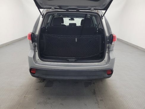 Used 2018 Toyota Highlander LE image 29