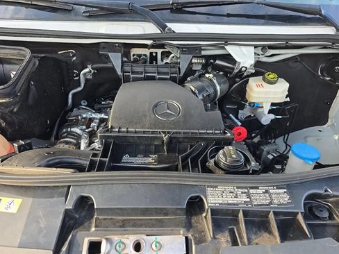 Used 2024 Mercedes-Benz Sprinter 2500 image 12