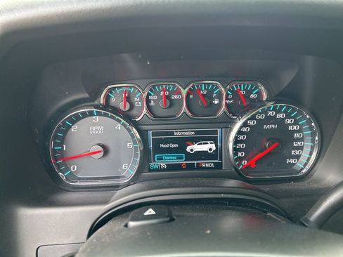 Used 2019 Chevrolet Suburban LT image 12