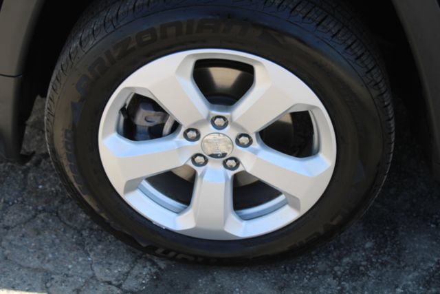 Used 2019 Jeep Compass Latitude w/ Popular Equipment Group FWD image 11