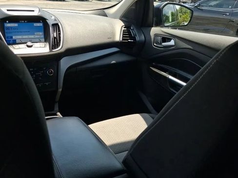 Used 2017 Ford Escape SE w/ Equipment Group 201A FWD image 24