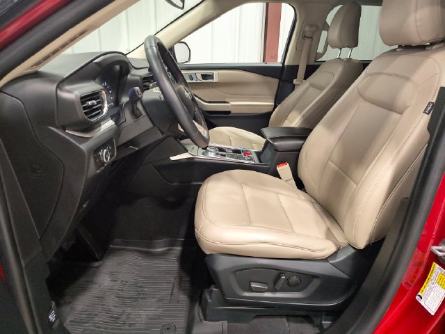 Used 2023 Ford Explorer XLT w/ Equipment Group 202A AWD/4WD image 13