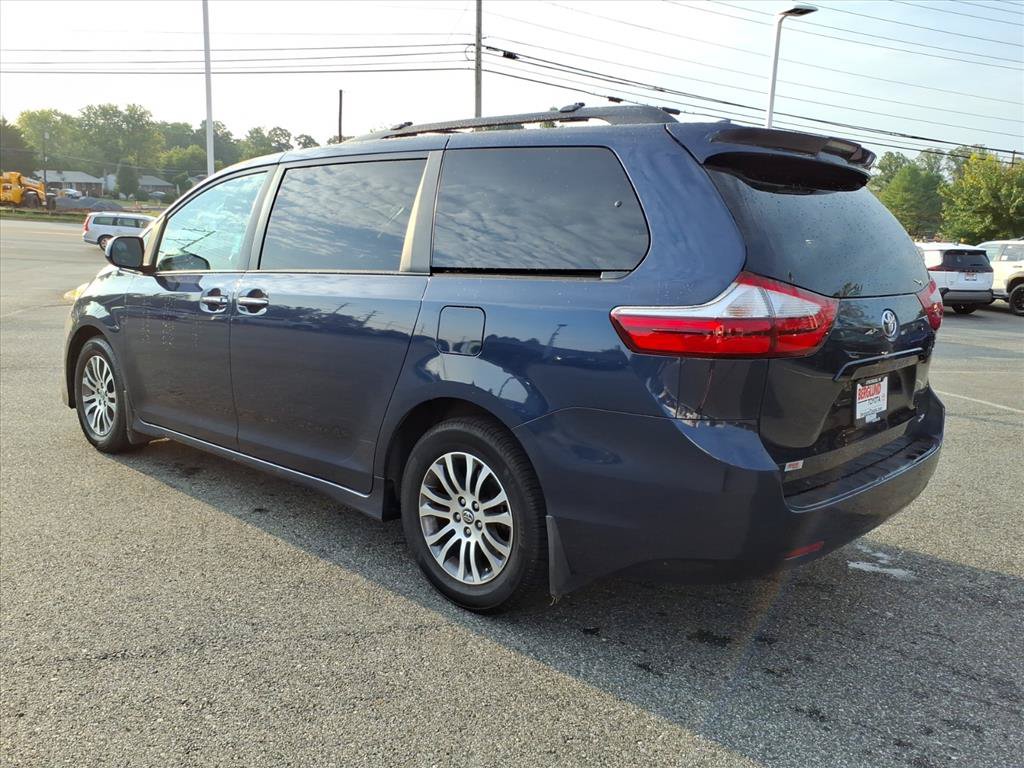 Used 2019 Toyota Sienna XLE w/ XLE Navigation Package FWD image 12
