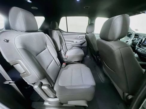 Used 2022 Chevrolet Traverse LT FWD image 41