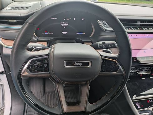 Used 2025 Jeep Grand Cherokee L Summit AWD/4WD image 10