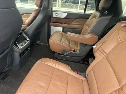 Used 2024 Lincoln Navigator Reserve image 11