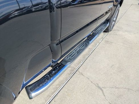 Used 2022 Toyota Tacoma Limited image 28