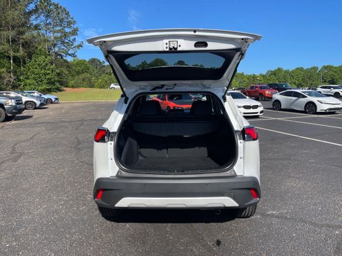 Used 2023 Toyota Corolla Cross XLE image 16
