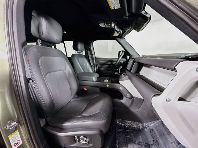 Certified 2023 Land Rover Defender 130 X-Dynamic SE AWD/4WD image 30