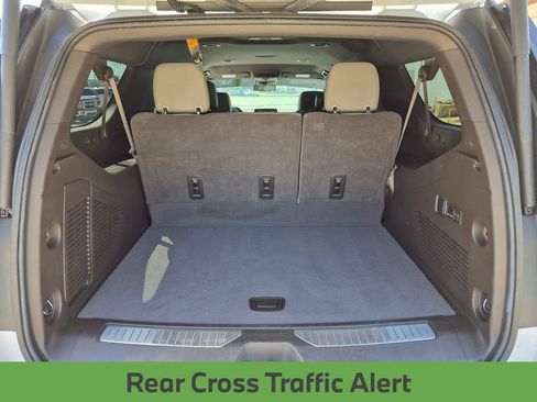 Used 2023 Chevrolet Suburban Z71 w/ Luxury Package AWD/4WD image 26