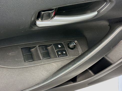 Used 2021 Toyota Corolla LE image 15