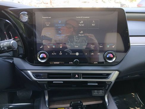 Used 2023 Lexus RX 350 Premium w/ Accessory Package AWD/4WD image 33