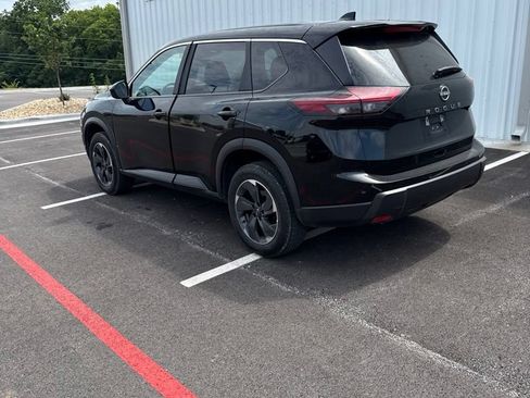 Used 2025 Nissan Rogue SV FWD image 2