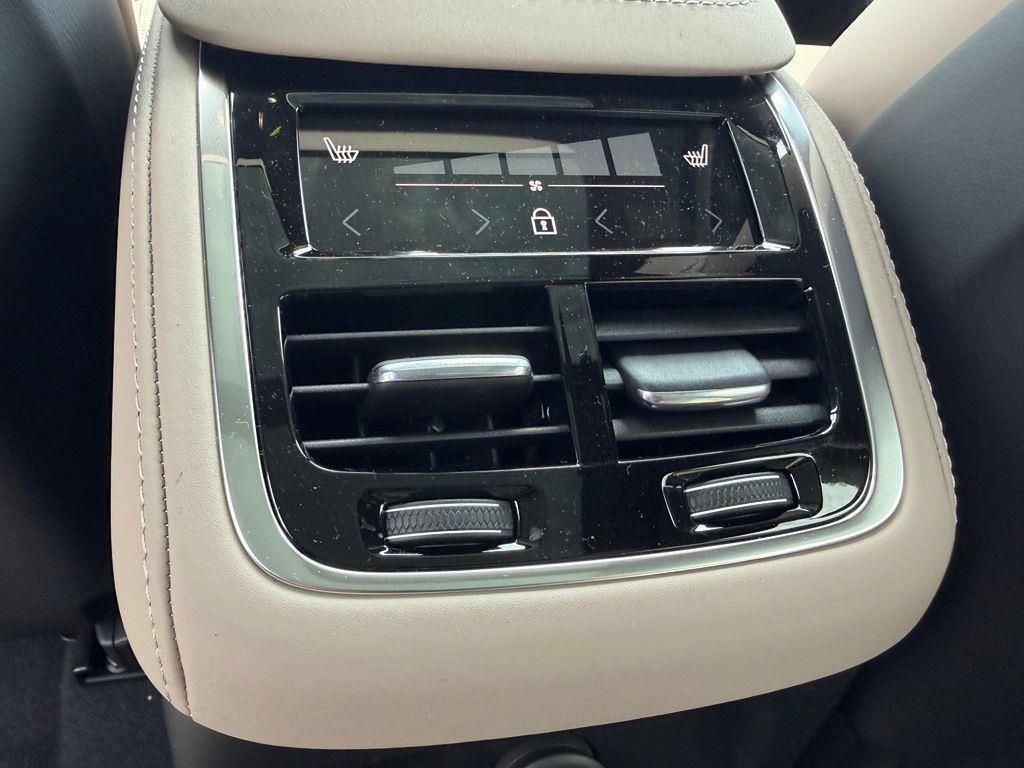 New 2026 Volvo XC90 T8 Core w/ Protection Package Premier AWD/4WD image 15