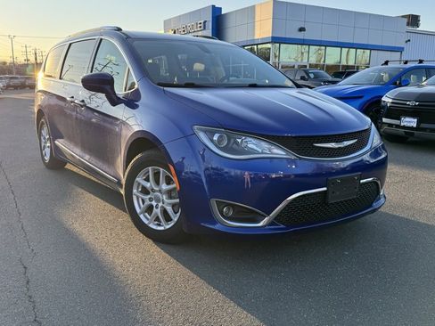 Used 2020 Chrysler Pacifica Touring-L image 14