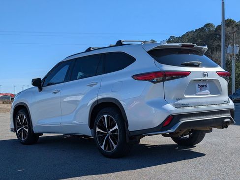 Used 2022 Toyota Highlander XSE image 3