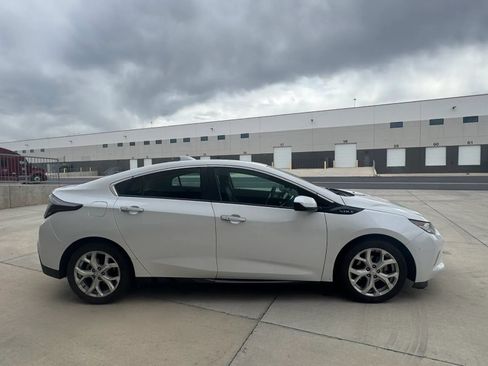 Used 2017 Chevrolet Volt Premier w/ Driver Confidence II Package FWD image 6