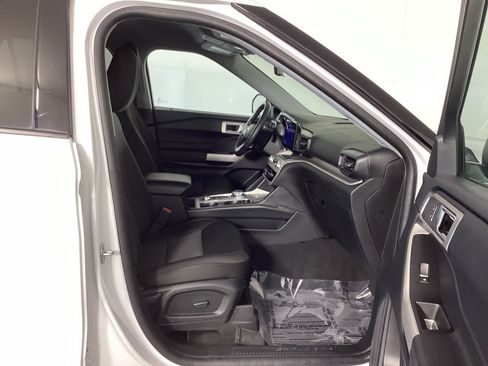 Used 2023 Ford Explorer XLT AWD/4WD image 10