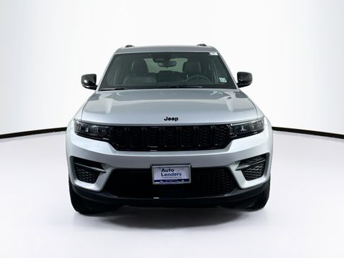 Used 2023 Jeep Grand Cherokee Altitude AWD/4WD image 2