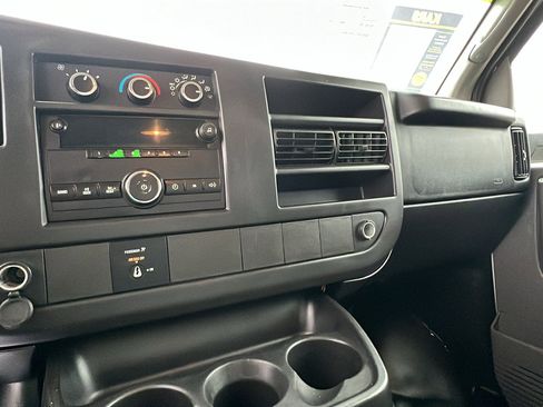 Used 2013 Chevrolet Express 4500 image 11
