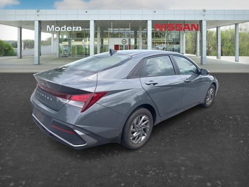 Used 2024 Hyundai Elantra SEL FWD image 5