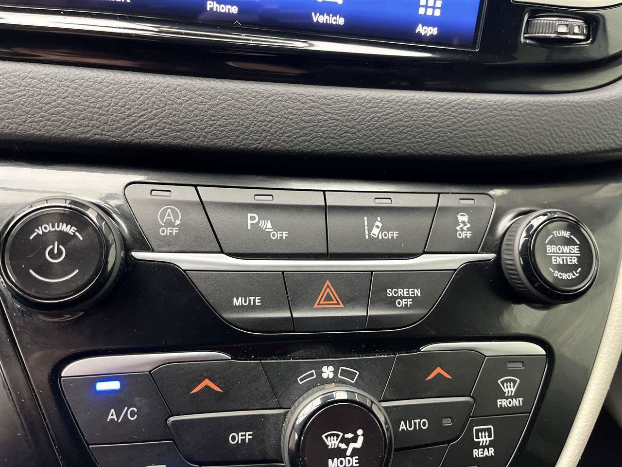 Used 2024 Chrysler Pacifica Touring-L FWD image 17