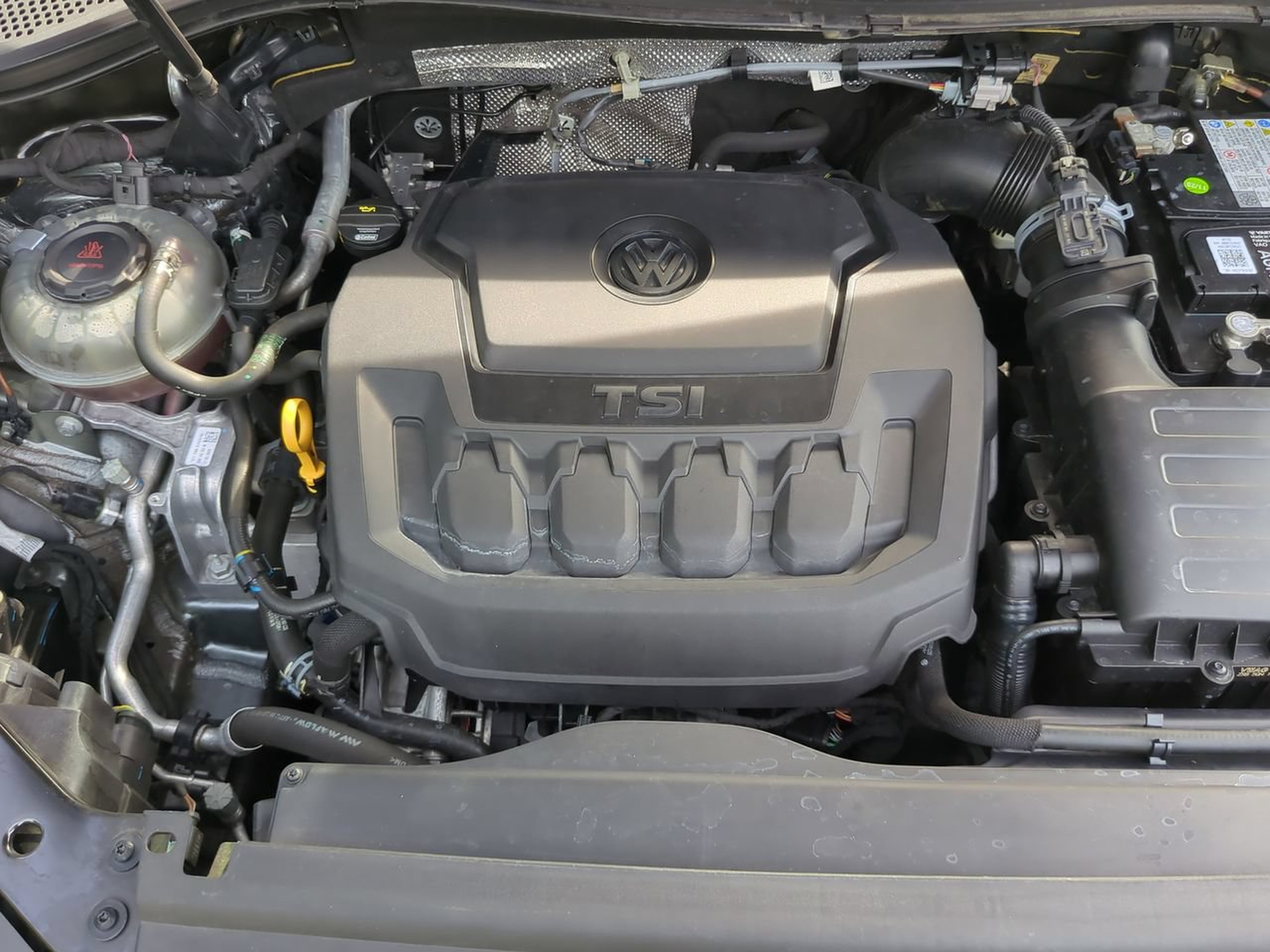 Used 2020 Volkswagen Tiguan SE R-Line FWD image 21