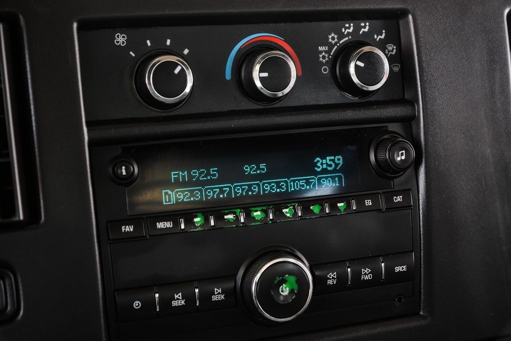 Used 2017 Chevrolet Express 2500 RWD image 17