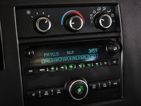 Used 2017 Chevrolet Express 2500 RWD image 17