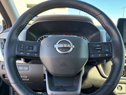 Used 2025 Nissan Rogue SV image 28