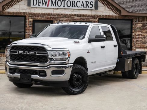 Used 2022 RAM 3500 Tradesman w/ Chrome Appearance Group AWD/4WD image 2
