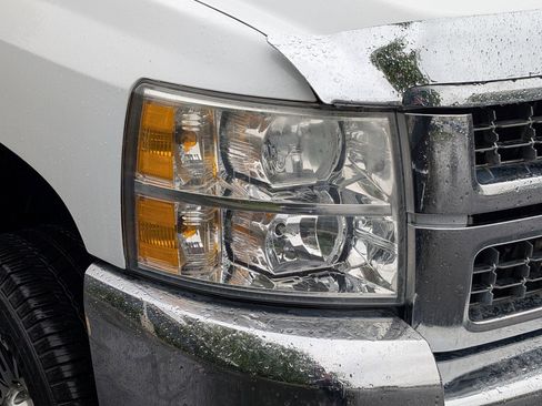 Used 2010 Chevrolet Silverado 2500 LT w/ Interior Plus Package AWD/4WD image 10