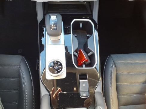 New 2025 Mitsubishi Outlander SE image 23