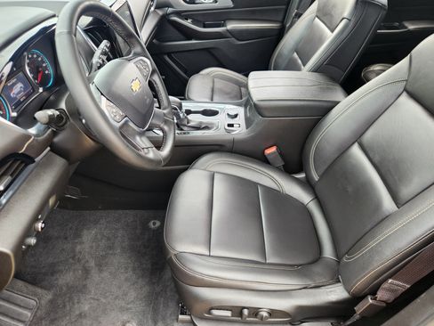 Used 2023 Chevrolet Traverse LT w/ LT Premium Package FWD image 13