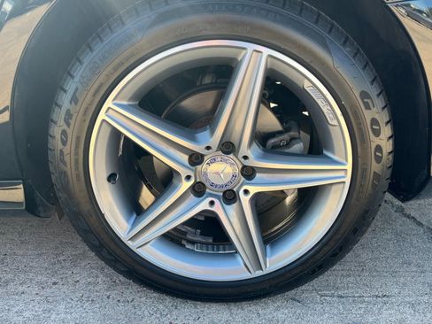 Used 2017 Mercedes-Benz E 300 4MATIC image 10