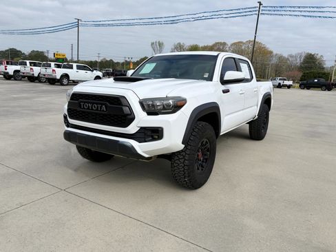 Used 2017 Toyota Tacoma TRD Pro image 2