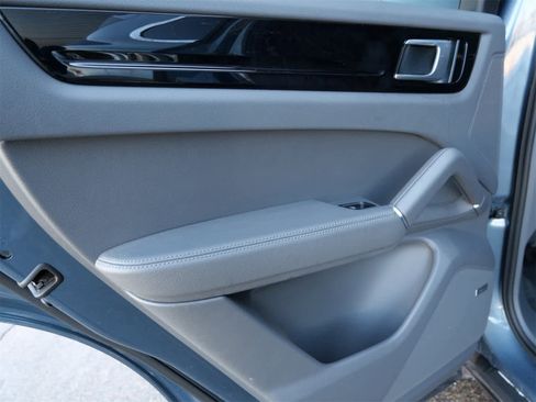 Used 2019 Porsche Cayenne S image 12