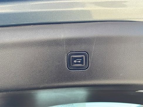 Used 2024 Buick Enclave Avenir w/ Avenir Technology Package image 23