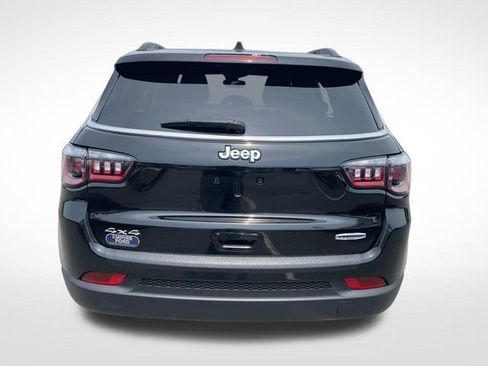 Used 2024 Jeep Compass Latitude AWD/4WD image 4