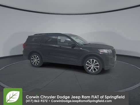 Used 2025 Ford Explorer ST-Line image 3