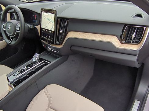 New 2026 Volvo XC60 B5 Plus w/ Protection Package Premier image 20