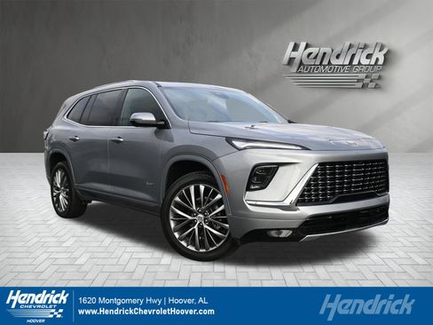 Used 2025 Buick Enclave Avenir image 1
