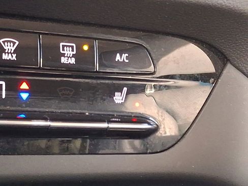 Used 2023 Buick Envision Essence image 24