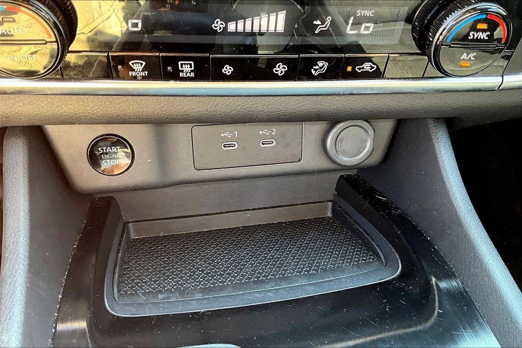 Used 2025 Nissan Rogue SV FWD image 16