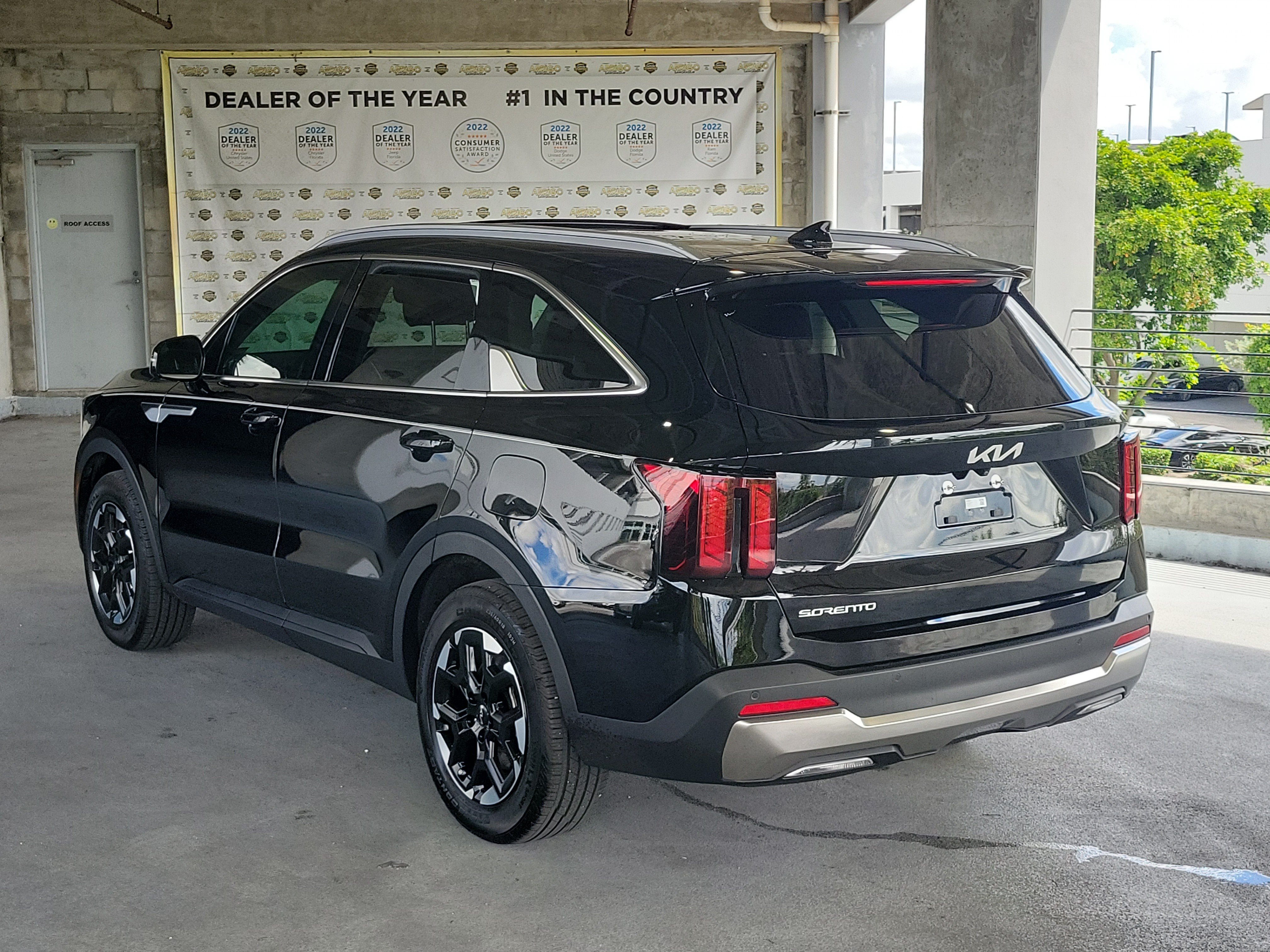 Used 2026 Kia Sorento S w/ S Panoramic Sunroof Package FWD image 3