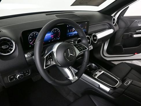 New 2026 Mercedes-Benz GLB 250 image 6