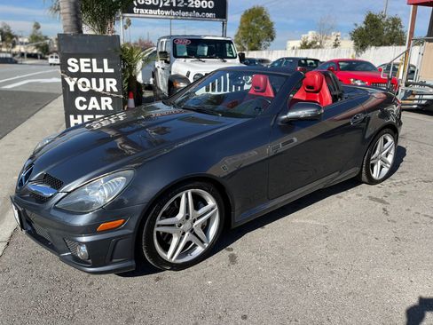 Used 2011 Mercedes-Benz SLK 350 image 2